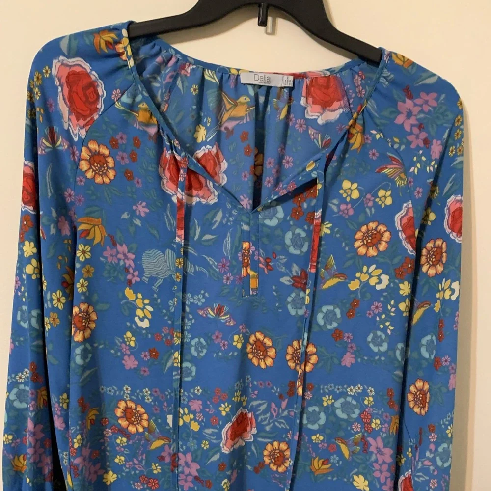 DALIA Floral Top size Medium - Picture 5 of 13